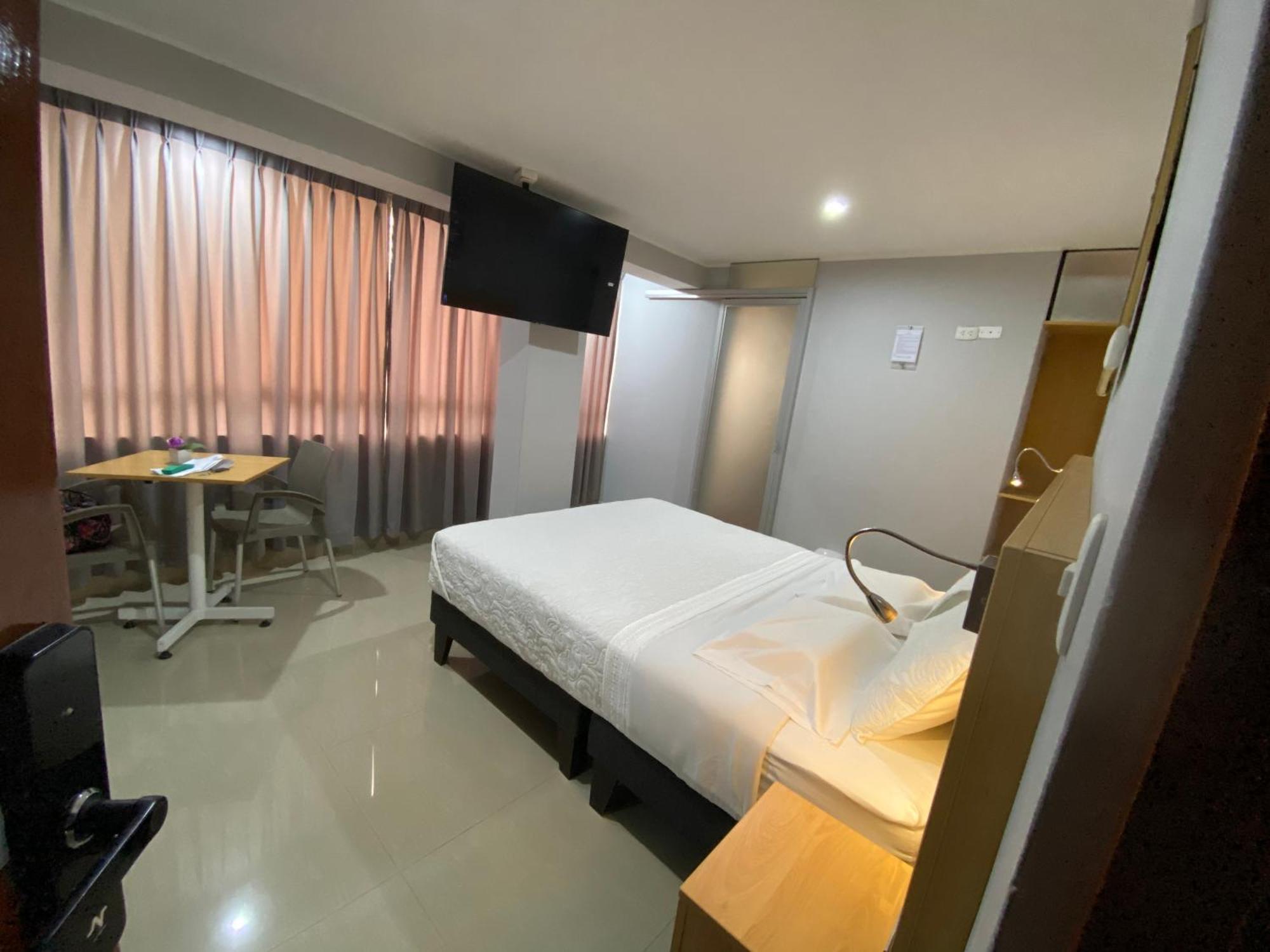 Millennium Hotel Corporative San Vicente de Cañete Buitenkant foto